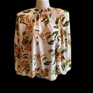 Lightweight Floral Blouse with Pooffy Sleeves